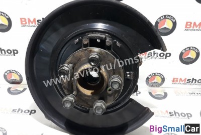 Кулак задний левый Range Rover L322